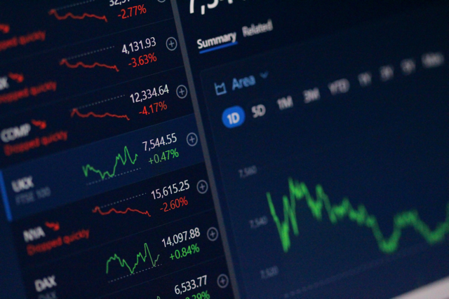 Comment investir en bourse quand on débute : guide simple